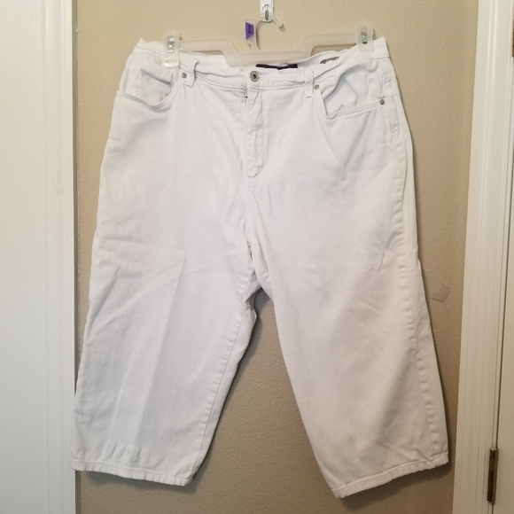 Gloria Vanderbilt Amanda Capri Women’s Size 16 White Denim Studded Pockets - Picture 1 of 8